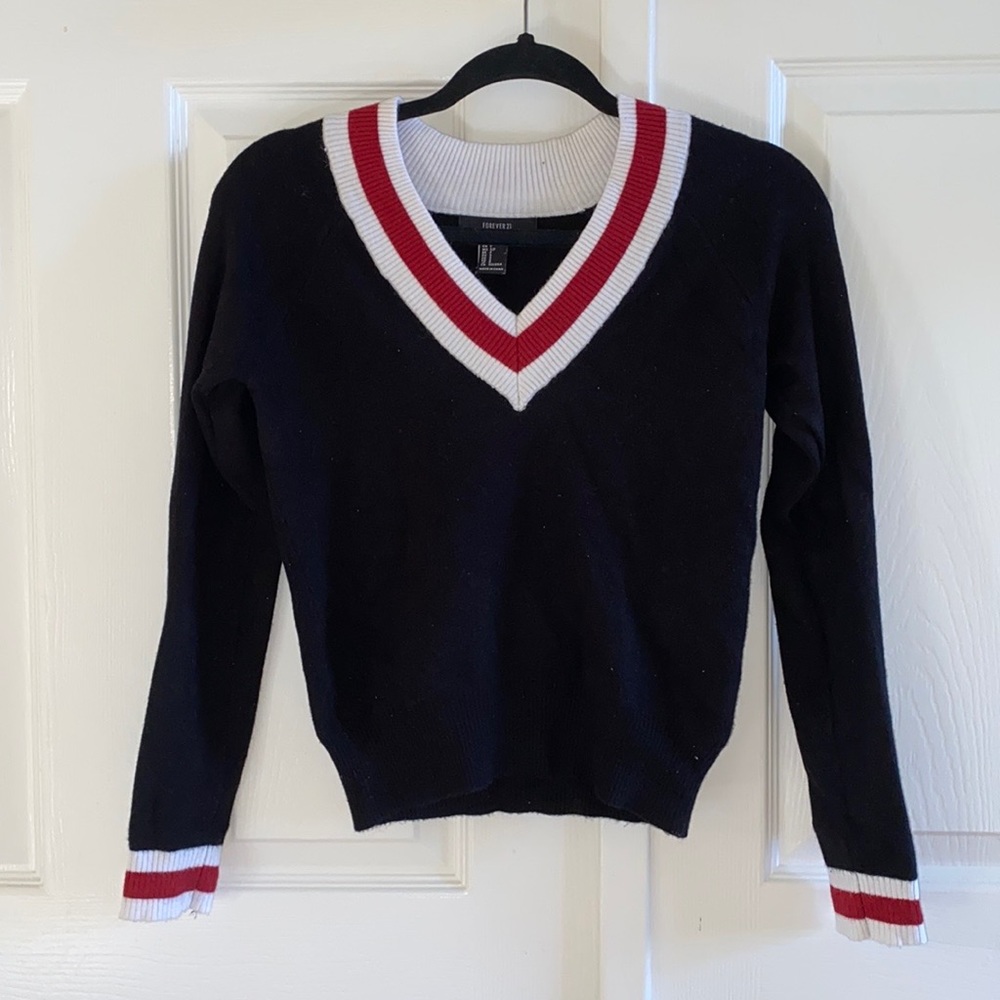 NWOT Forever 21 Black and White V-Neck Knit Sweater
